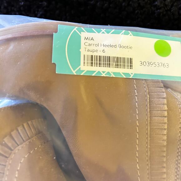 MIA Carrol Ruffle Boot 6 Tan Taupe NWOT Western Boho Heel Ankle Bootie Fringe - Picture 6 of 7